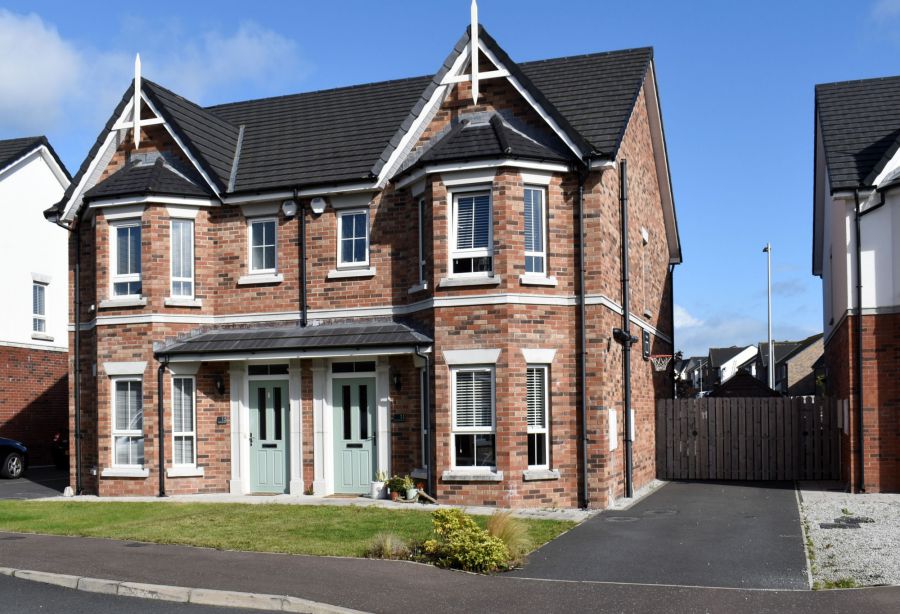 11 Rowanvale Crescent