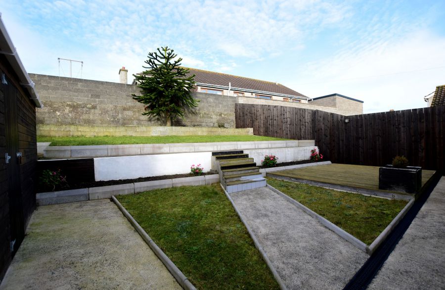 12  Springfield Gardens