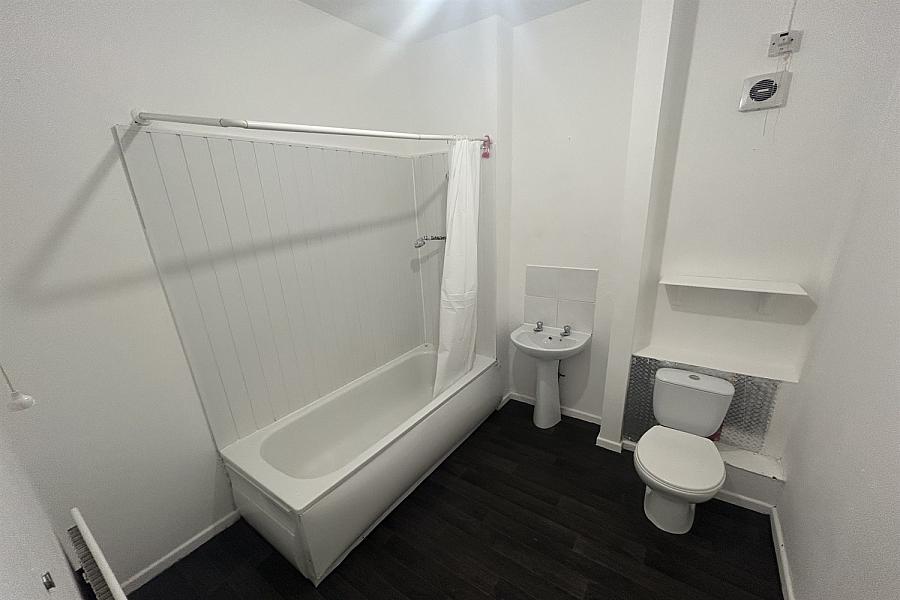 2, 177A, Cliftonpark Avenue