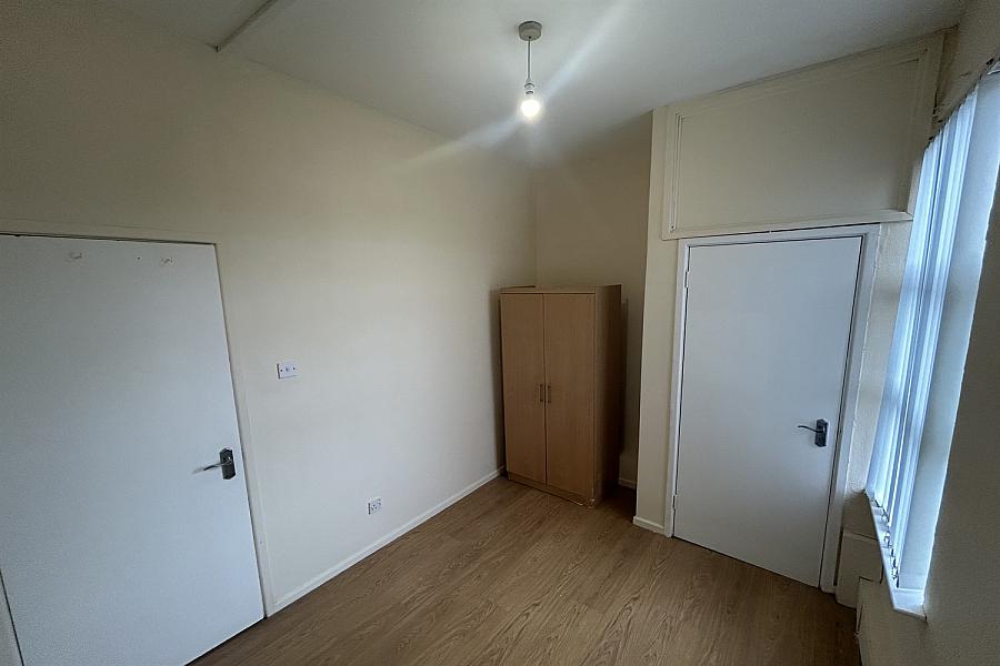 2, 177A, Cliftonpark Avenue