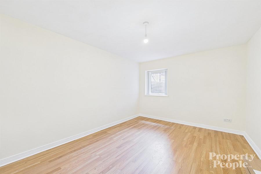 1, 160, Cliftonpark Avenue