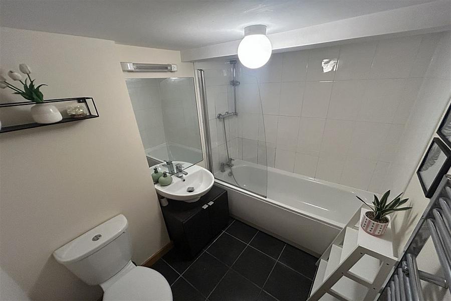 Flat 1, 9 Kinnaird Terrace