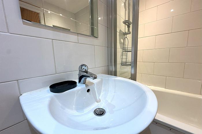 Apt 1. 90 Duncairn Gardens