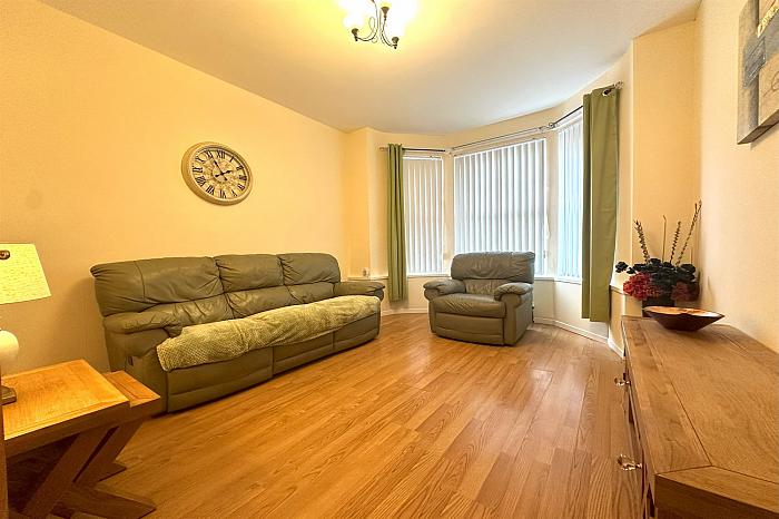 Apt 1. 90 Duncairn Gardens