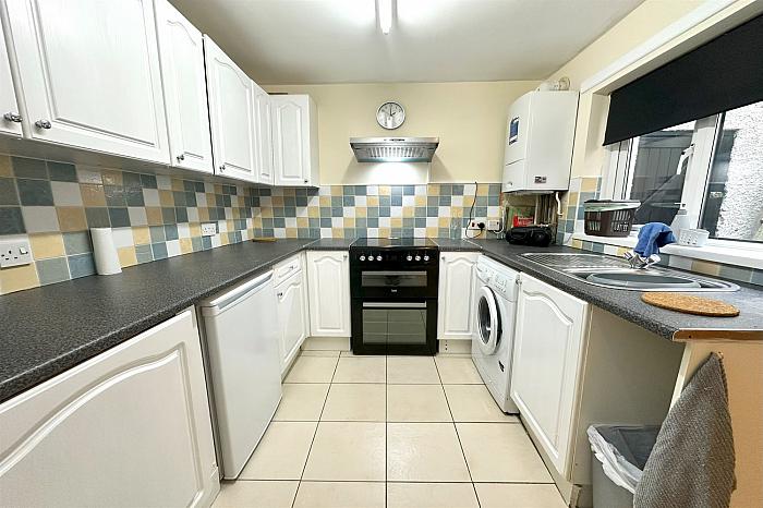 Apt 1. 90 Duncairn Gardens