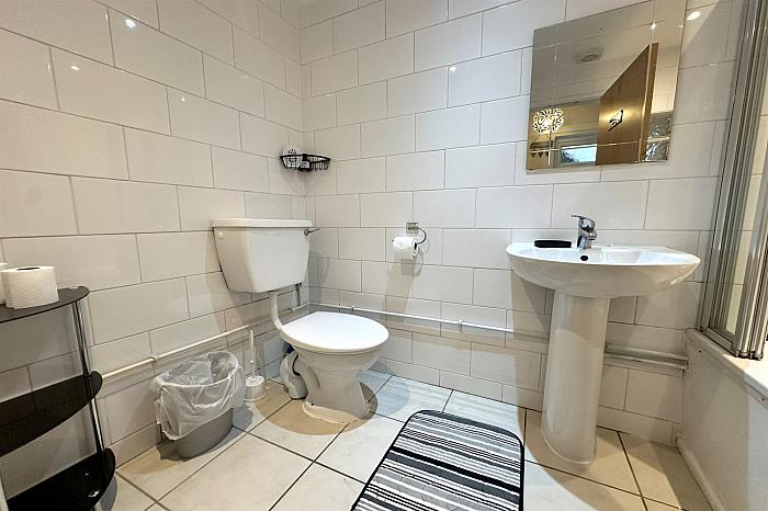 Apt 1. 90 Duncairn Gardens