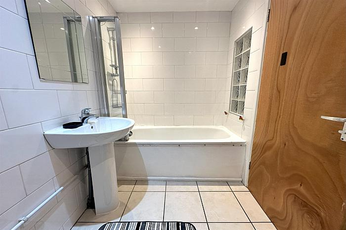 Apt 1. 90 Duncairn Gardens