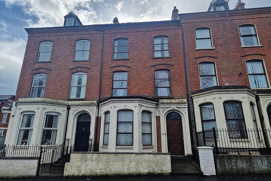 1, 16 Brookvale Avenue