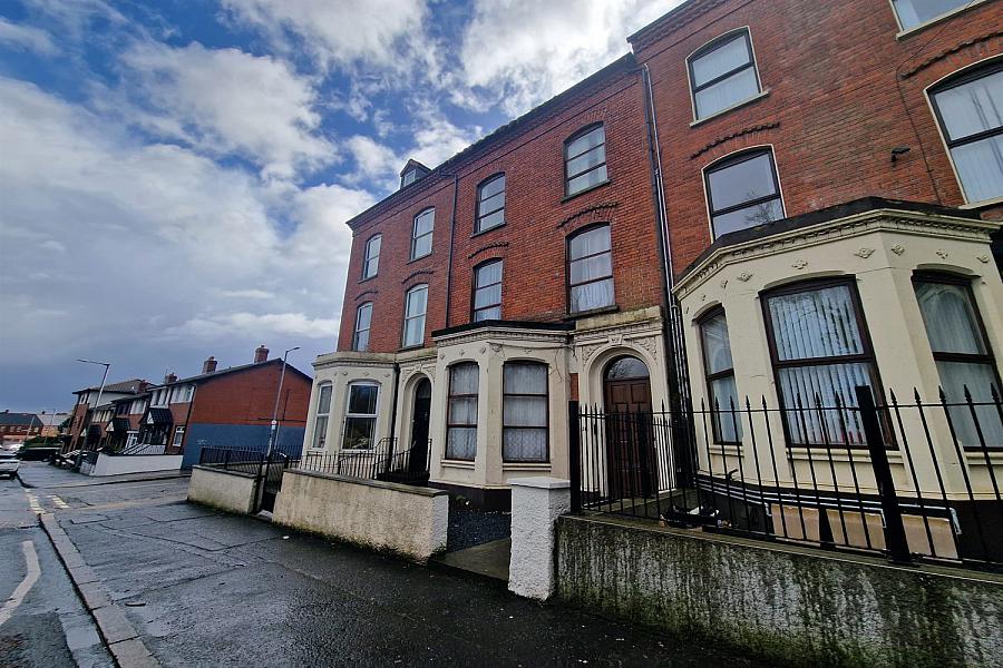 1, 16 Brookvale Avenue