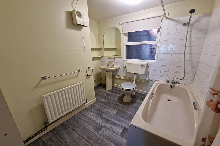 1, 16 Brookvale Avenue