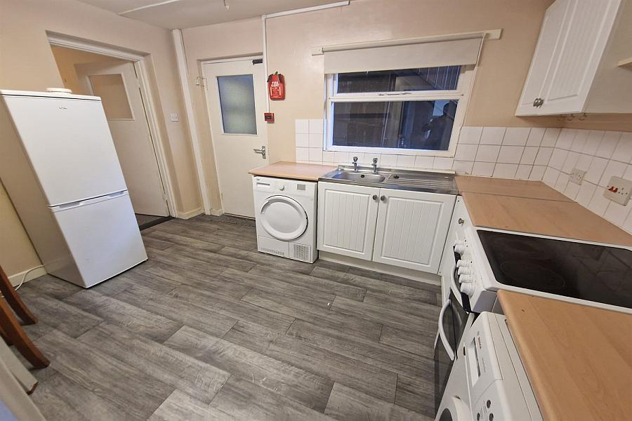 1, 16 Brookvale Avenue