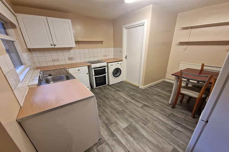 1, 16 Brookvale Avenue