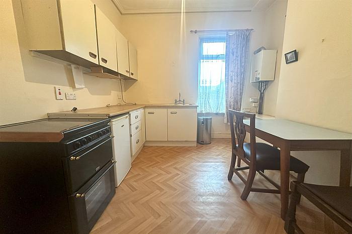 Apt 2, 13 Thorndale Avenue