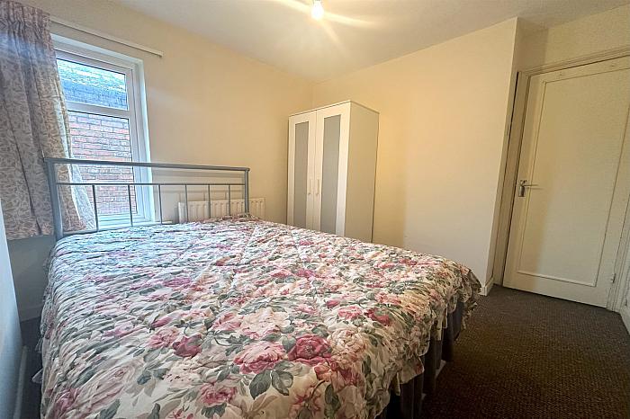Apt 2, 13 Thorndale Avenue