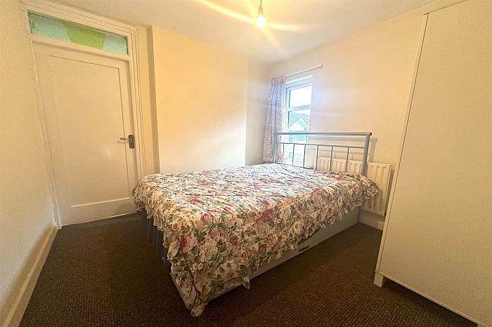 Apt 2, 13 Thorndale Avenue