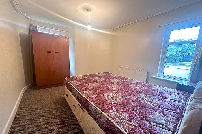Apt 2, 13 Thorndale Avenue