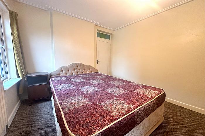 Apt 2, 13 Thorndale Avenue