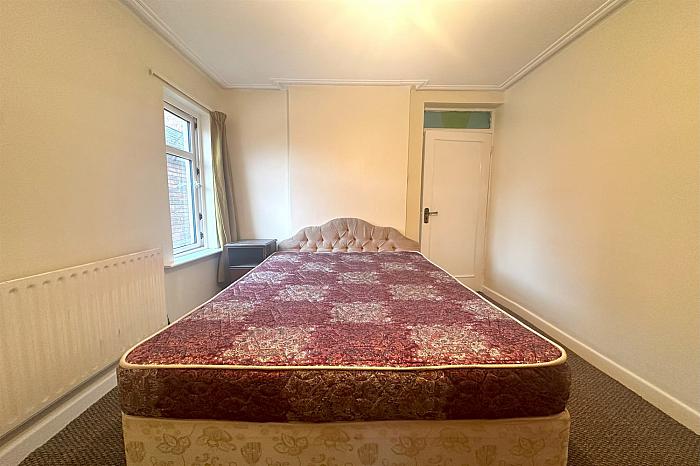 Apt 2, 13 Thorndale Avenue