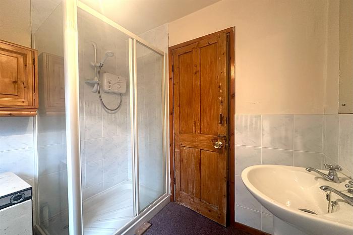 Apt 2, 13 Thorndale Avenue