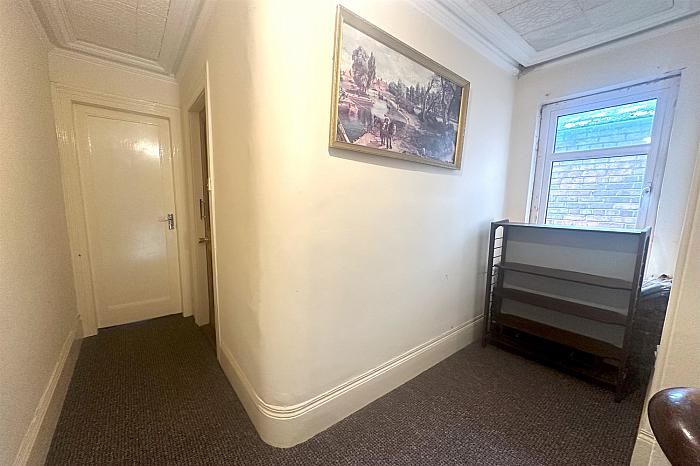 Apt 2, 13 Thorndale Avenue