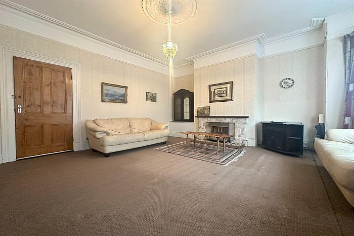 Apt 2, 13 Thorndale Avenue
