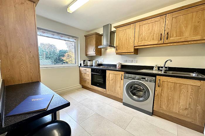 Apt 2, 548 Antrim Road