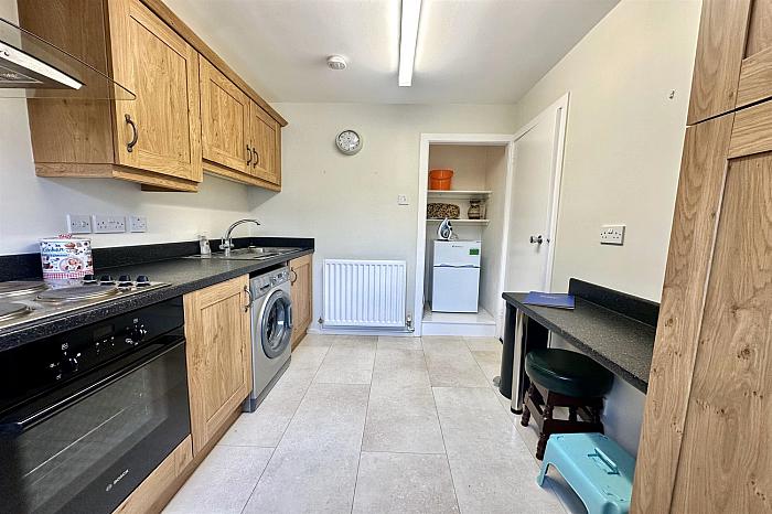 Apt 2, 548 Antrim Road