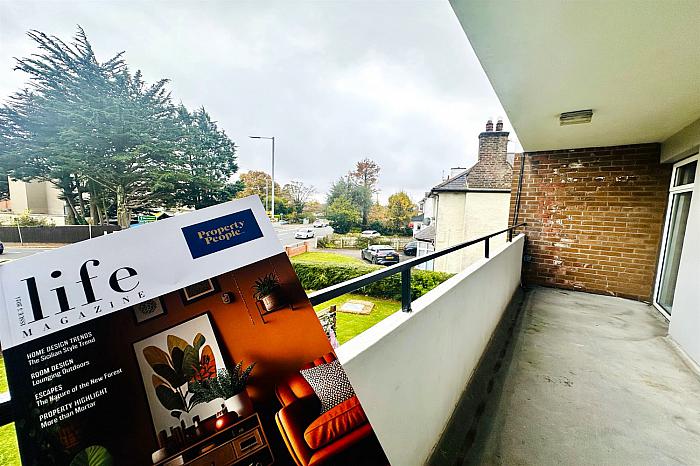 Apt 2, 548 Antrim Road