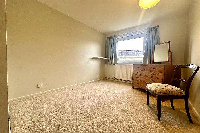 Apt 2, 548 Antrim Road