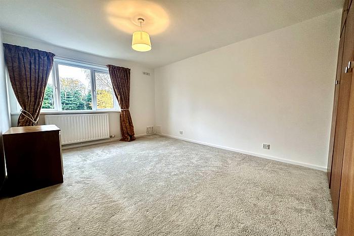 Apt 2, 548 Antrim Road