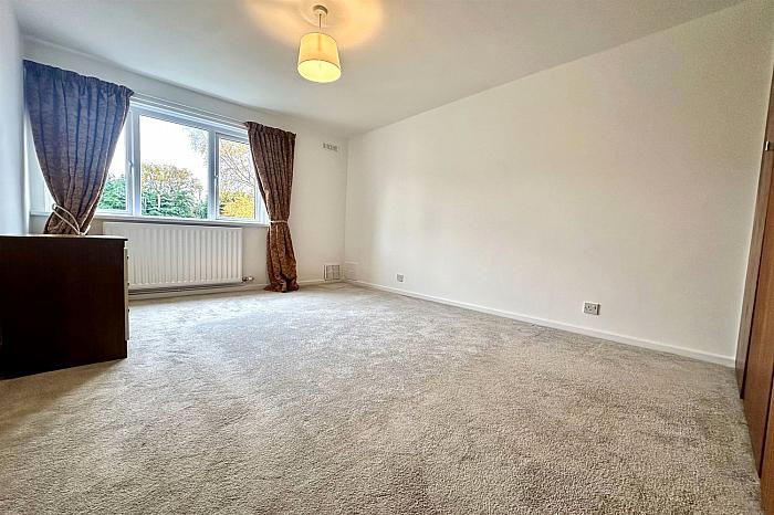 Apt 2, 548 Antrim Road