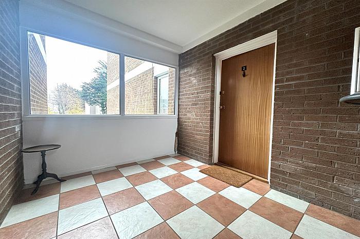 Apt 2, 548 Antrim Road