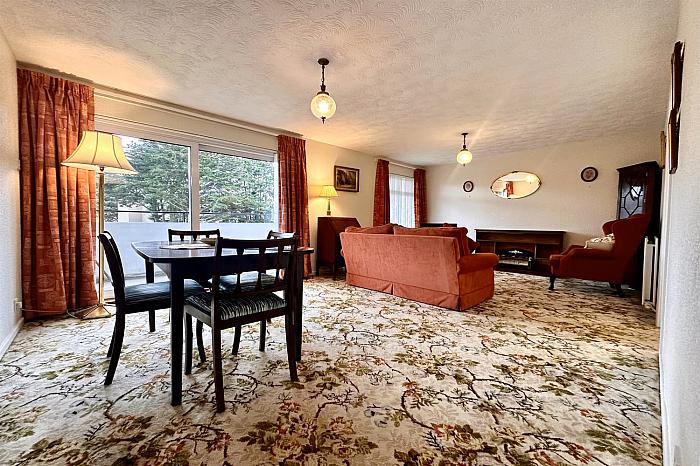 Apt 2, 548 Antrim Road