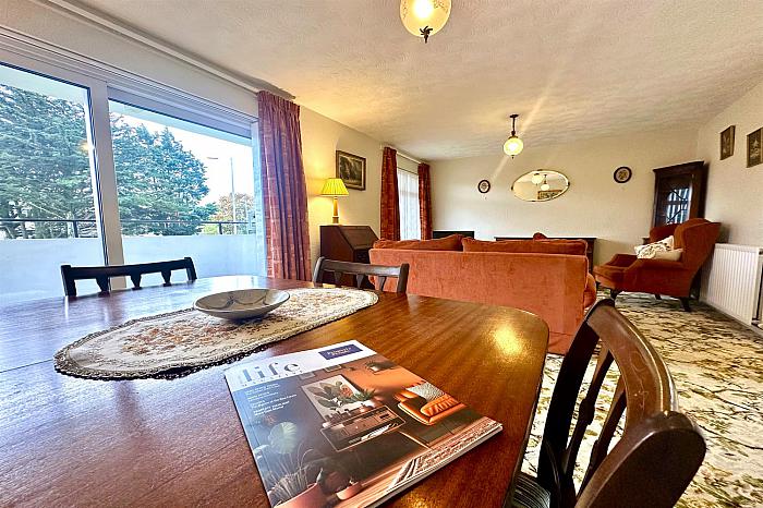 Apt 2, 548 Antrim Road