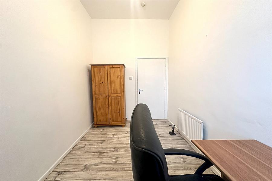 Apt 2, 142 Antrim Road