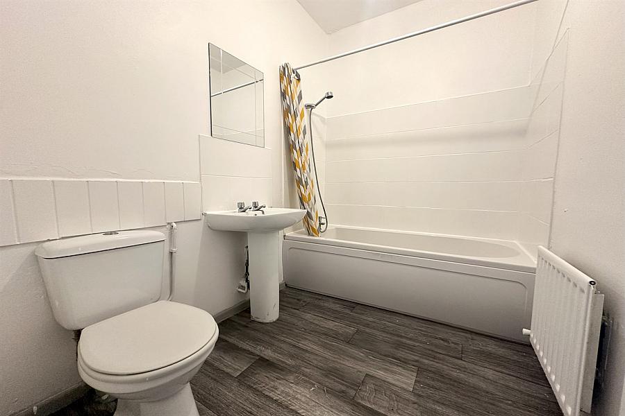 Apt 2, 142 Antrim Road