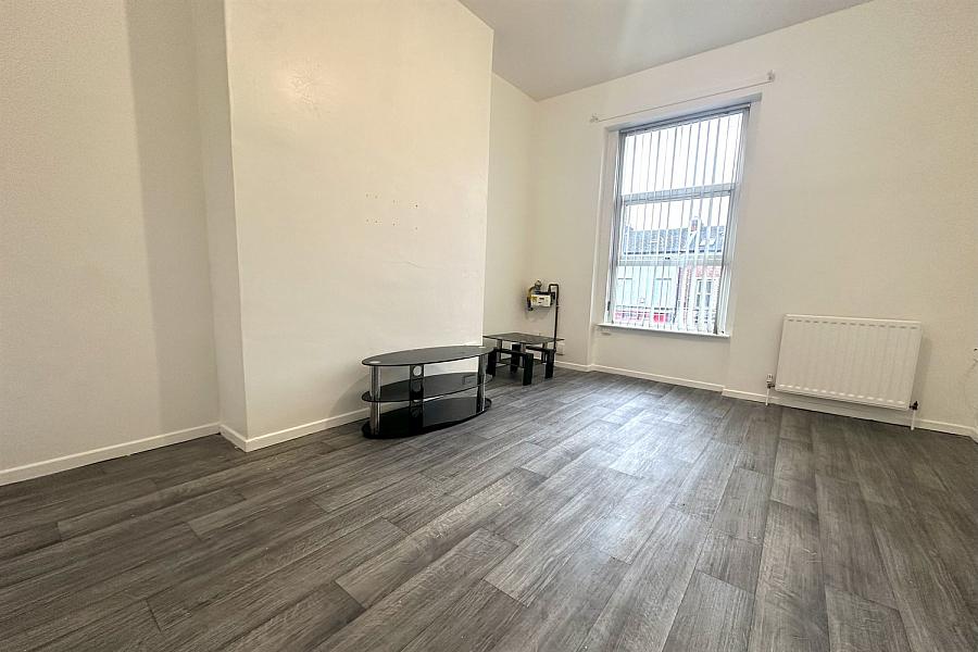 Apt 2, 142 Antrim Road