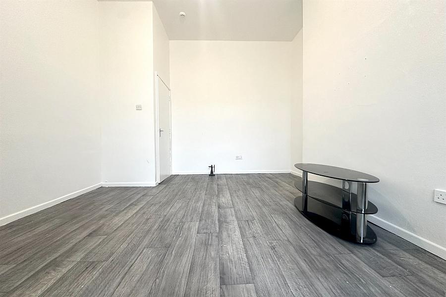 Apt 2, 142 Antrim Road