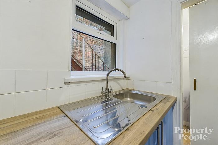 Apt 1, 20 Clifton Crescent