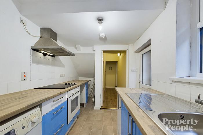 Apt 1, 20 Clifton Crescent