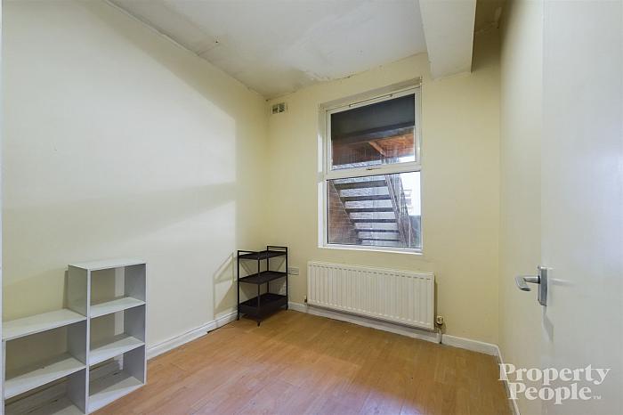 Apt 1, 20 Clifton Crescent