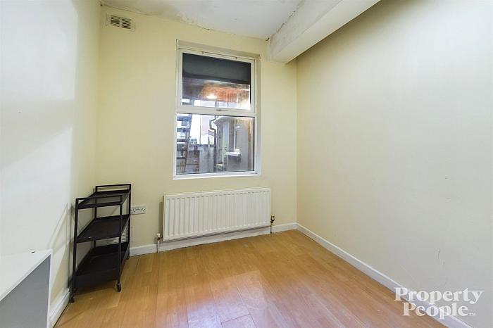 Apt 1, 20 Clifton Crescent