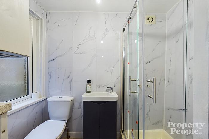 Apt 1, 20 Clifton Crescent