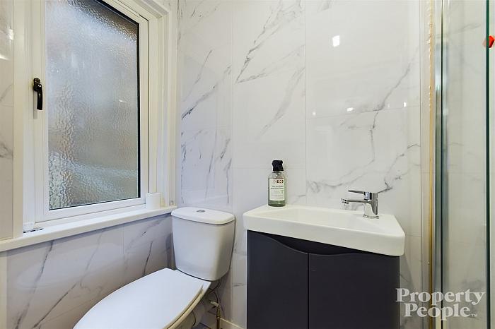 Apt 1, 20 Clifton Crescent