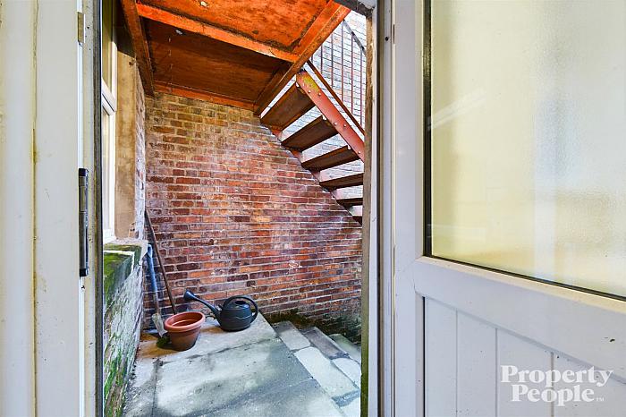 Apt 1, 20 Clifton Crescent