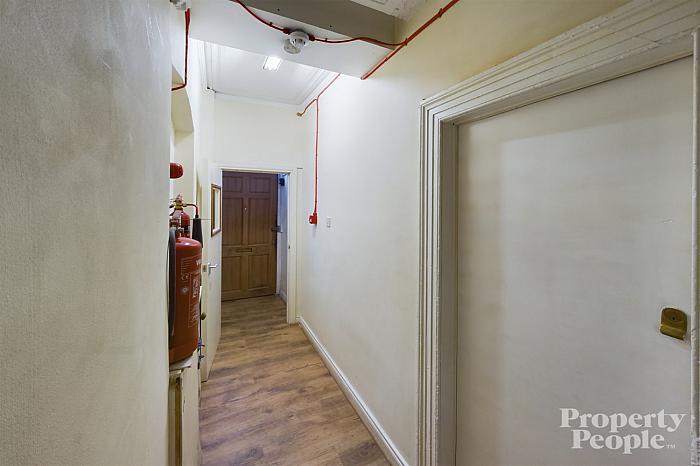 Apt 1, 20 Clifton Crescent