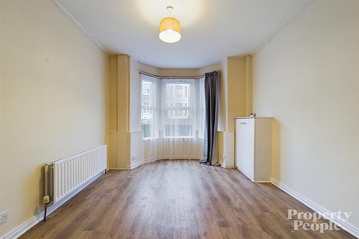 Apt 1, 20 Clifton Crescent