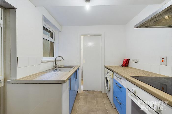 Apt 1, 20 Clifton Crescent