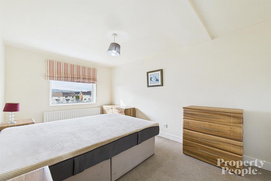 2D, Knocksallagh Green