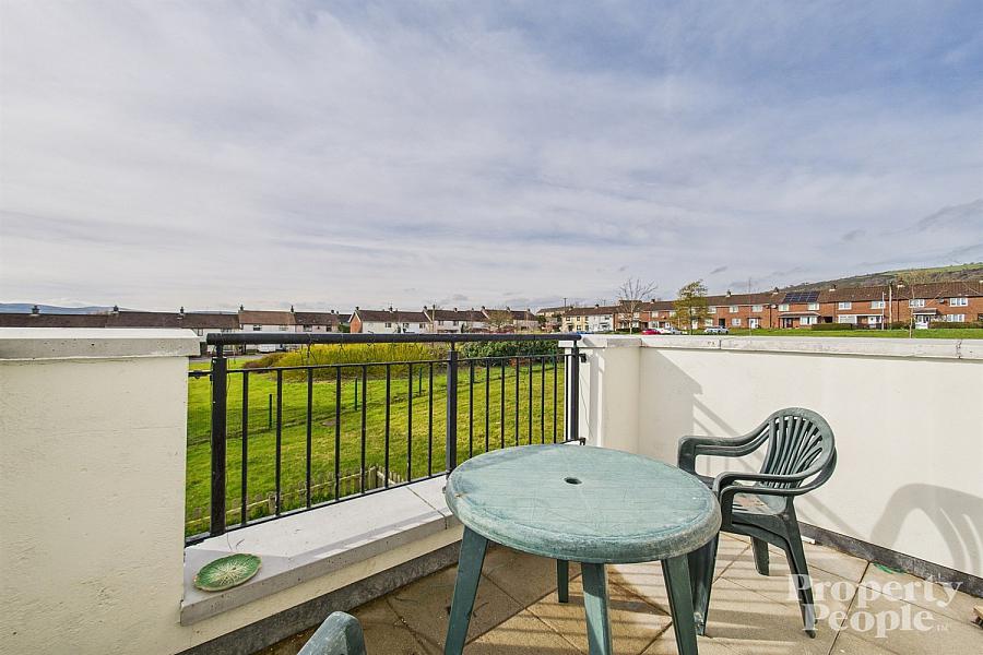 2D, Knocksallagh Green